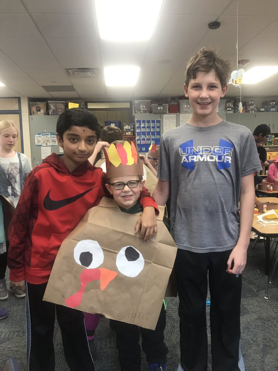 MrsVillas4th's tweet photo. Turkey trot outfits with kindergarten buddies! #gwgreats https://t.co/8gs9NAAE0n
