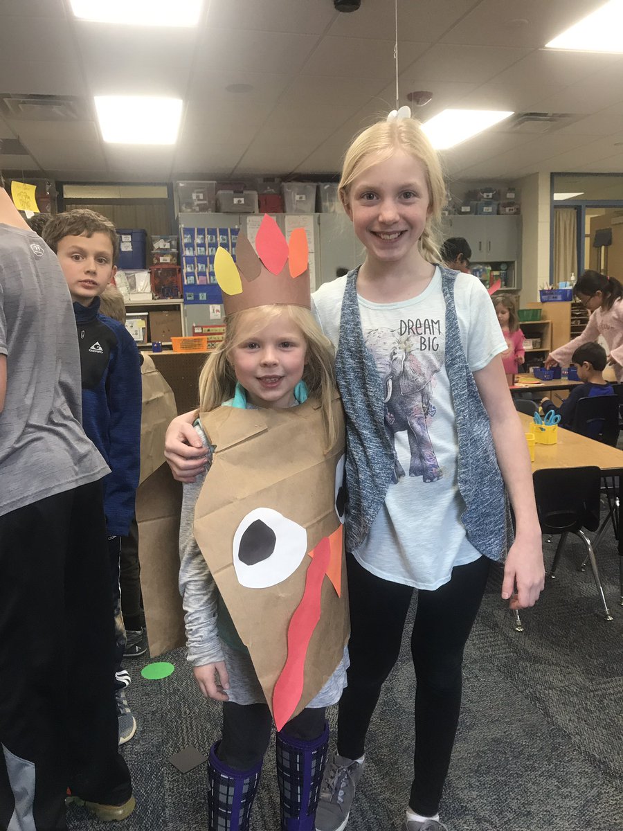 MrsVillas4th's tweet photo. Turkey trot outfits with kindergarten buddies! #gwgreats https://t.co/8gs9NAAE0n