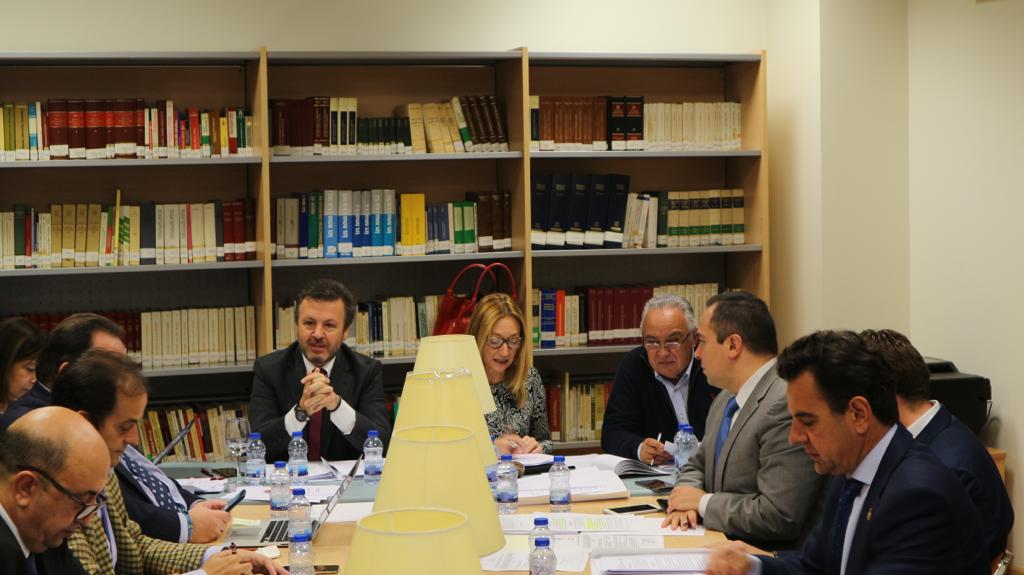 ConsejoAbogaci1's tweet photo. @icatol ha acogido esta mañana la sesión plenaria del #CACLM. Durante el pleno, entre otros temas, se ha tratado el acuerdo con @imujerclm para el desarrollo del programa de asistencia jurídica-procesal a mujeres víctimas de violencia de género, constituyendo un grupo de trabajo https://t.co/aXLqBo6xlu