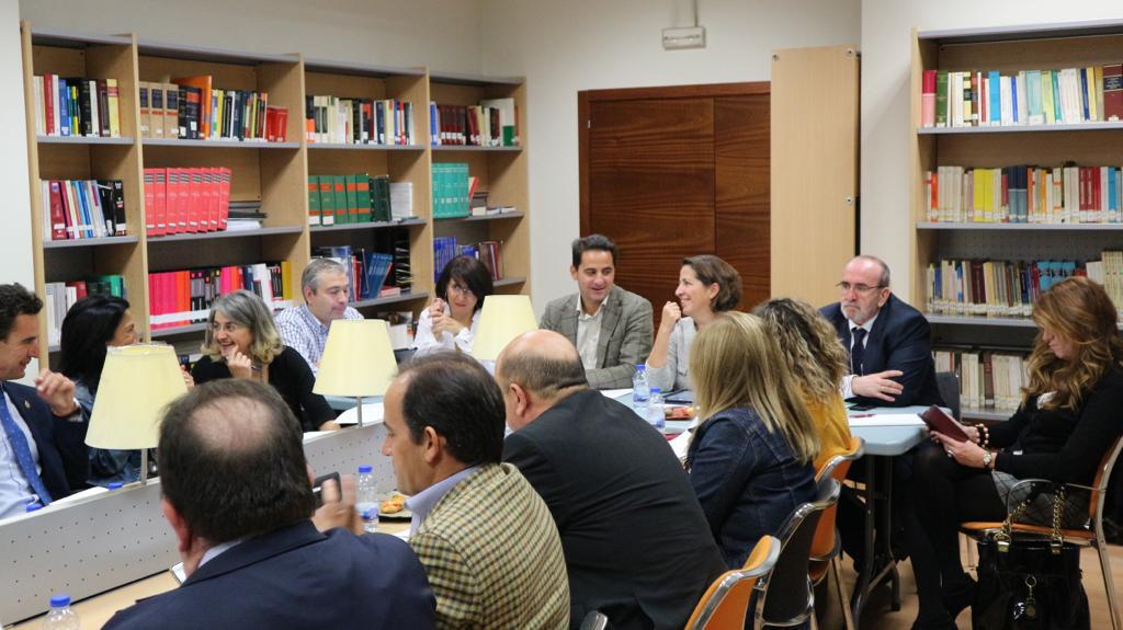 ConsejoAbogaci1's tweet photo. @icatol ha acogido esta mañana la sesión plenaria del #CACLM. Durante el pleno, entre otros temas, se ha tratado el acuerdo con @imujerclm para el desarrollo del programa de asistencia jurídica-procesal a mujeres víctimas de violencia de género, constituyendo un grupo de trabajo https://t.co/aXLqBo6xlu