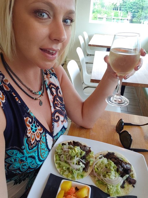 Healthy veggie tacos and a savignon blanc w @tommybailey72.  Cheers!🍷 https://t.co/R4u3a4TRdb<a class="tags" target="_blank" title="On Twitter" href="/?out=eyJ0eXAiOiJKV1QiLCJhbGciOiJIUzUxMiJ9.eyJpYXQiOjE3MTk4NjU5OTIsImlzcyI6InR3cG9ybnN0YXJzLmNvbSIsIm5iZiI6MTcxOTg2NTk5MiwiZXhwIjoxNzUxNDAxOTkyLCJyZWRpcmVjdF91cmwiOiJodHRwczovL3R3aXR0ZXIuY29tL3RvbW15YmFpbGV5NzIifQ.QhJOq5gkaCyrW-i1__HkhfPcPccVByv8KCCk6n8dYAl-DkOeoKDIt_B78QOTTqj6Pq2KKXpXTXrLTzrLSDsZqw">@tommybailey72</a>