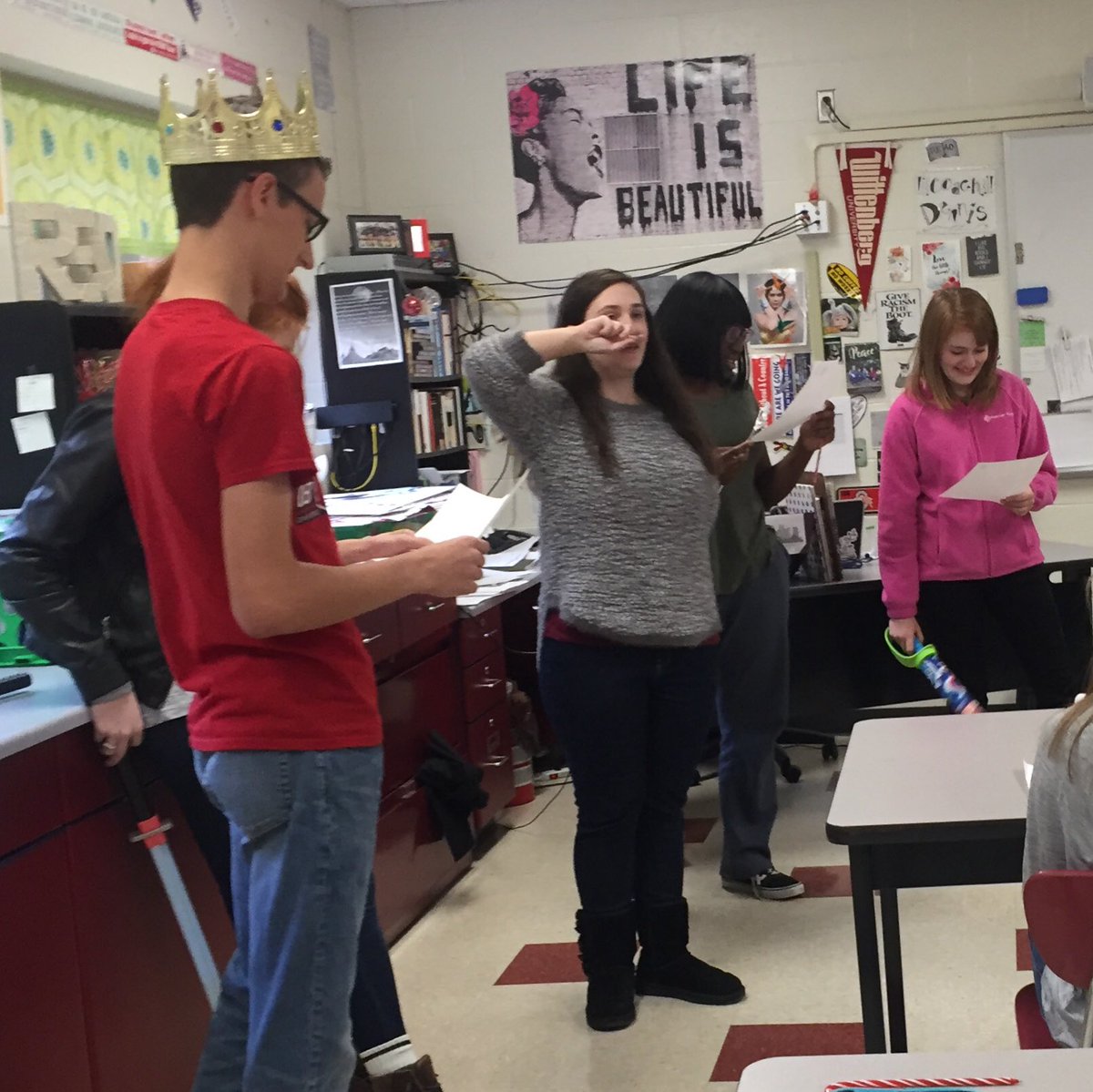 EastMsD's tweet photo. Future Globe actors?? Brit Lit kids ROCKED Macbeth today! #32secondMacbeth #FolgerLibrary #theEASTway #WEareLakota #macbeth https://t.co/80gOKH7ckC