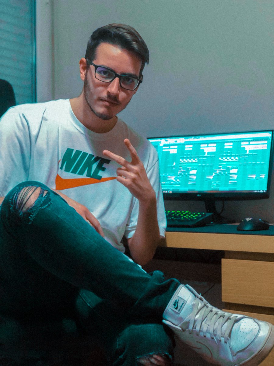 Pabz98's tweet photo. Working hard on my 3 hour set and new music for @josecanovas_ #fastexpo at @SirocoSala 06/12/18
Trabajando duro en mi set de 3 horas y nueva música para la Fast Expo en Sala Siroco https://t.co/2RiJzs1DQ8