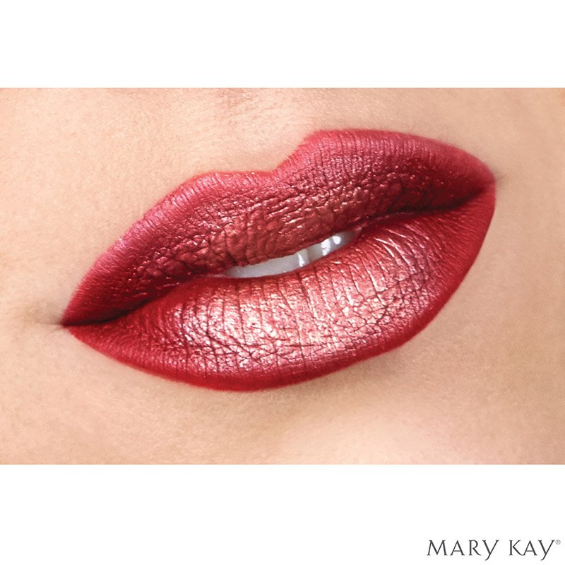 MaryKayUK's tweet image. Mix and match your liquid lipsticks to make one awesome ombré lip look.💋
 Pair Matte Liquid Lip Color in Champagne Metal and Red Siren for this must-have look from @MarielaBagnato #MKAtPlay #HolidayMakeup