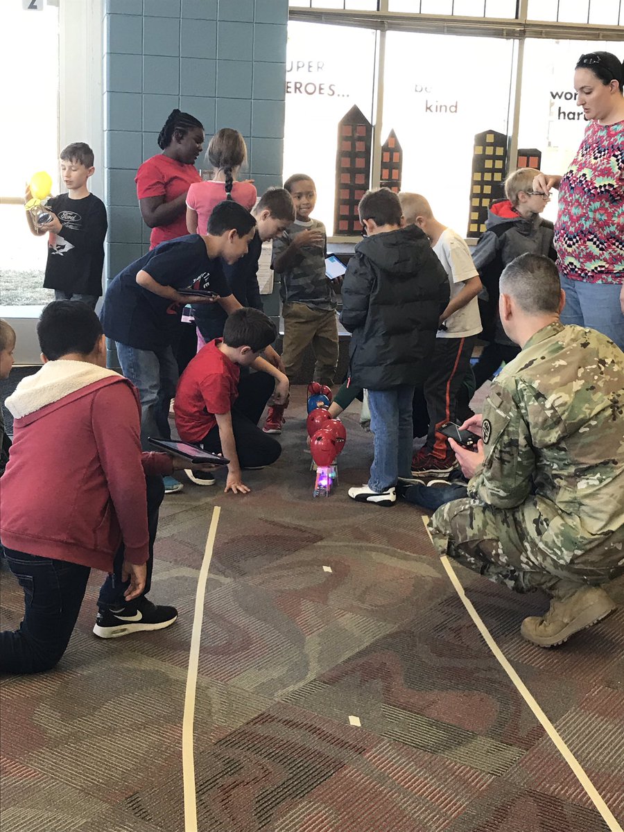4th graders read the history of the Macy’s Day Parade, created floats, and programmed their Sphero mini robots. Thanks, Mrs. Wyman and Ms. Kilty for the parade fun! #dragonslovelearning #Usd475library