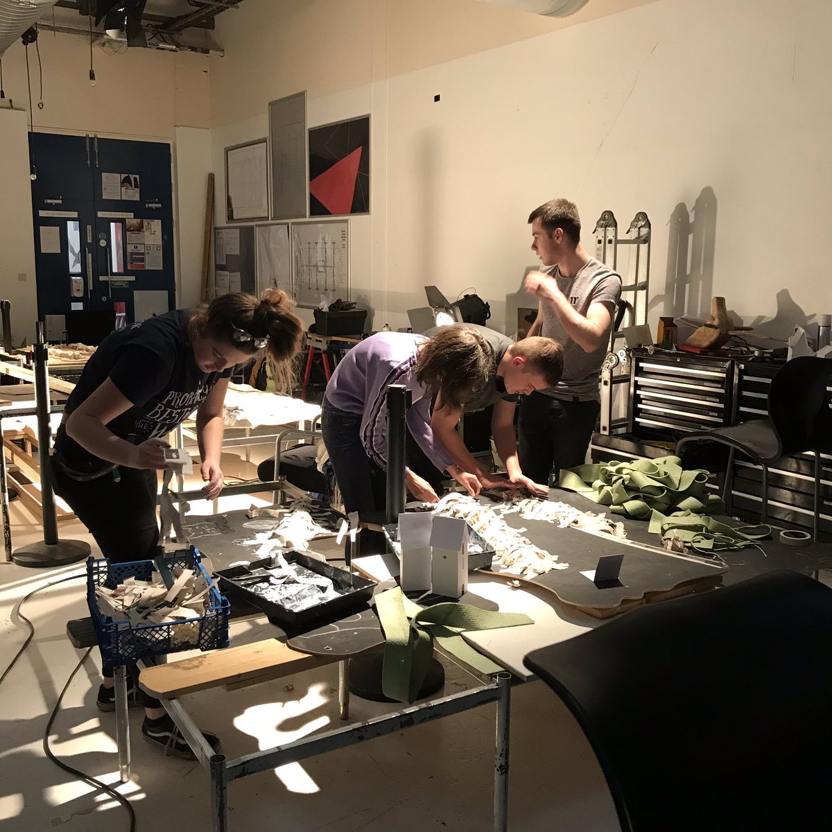 arts_tutor's tweet photo. Workshop at full speed today. Great work team. #micromass #teamwork #ProductionArts https://t.co/4HRdrKEdYq
