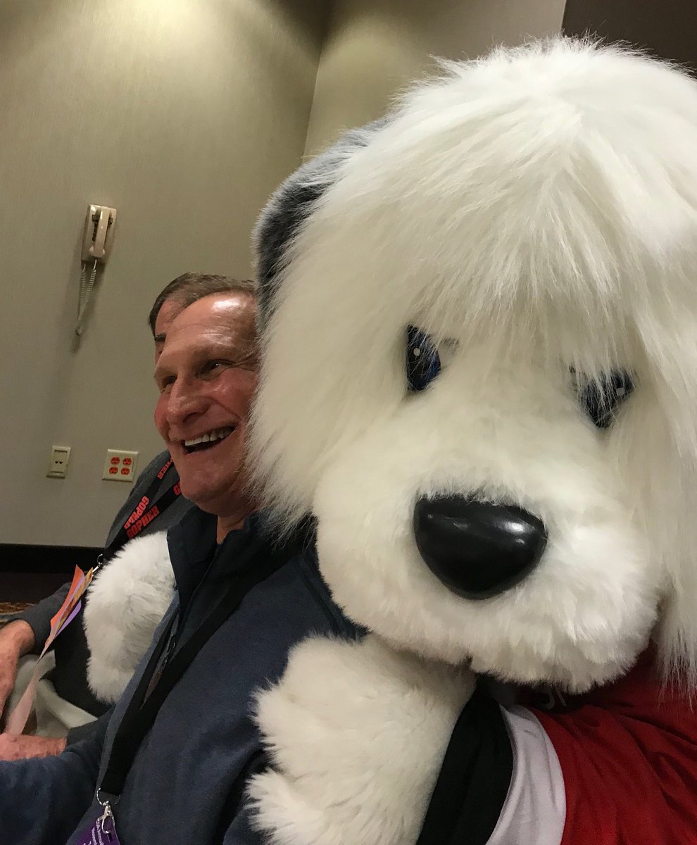 ⁦⁦<a href="/FinleyNYSAHPERD/">Finley</a>⁩ comes to greet the ⁦<a href="/NYSAHPERD/">NYS AHPERD</a>⁩ #pastpresidents