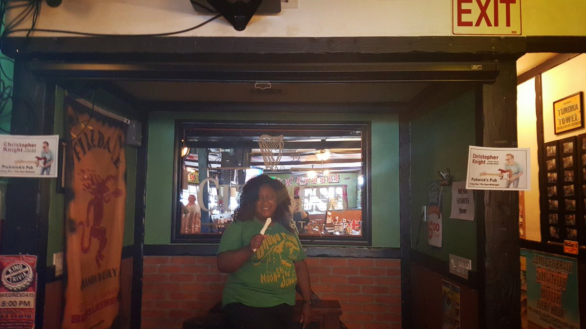 neicilaw's tweet photo. @SpookyMagoo Here I am at #pickwickpub I had the fish and chips 😂 https://t.co/s7TUEhF7Rl