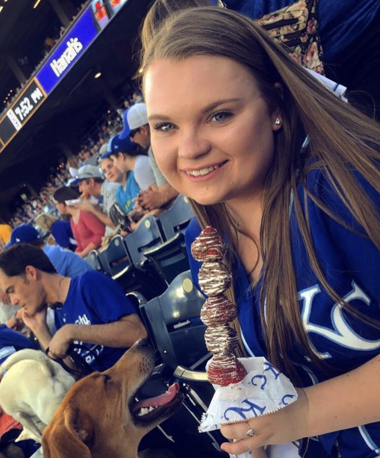 abbeyyouk's tweet photo. EVERYONE STOP WHAT YOU ARE DOING!!!!! And look at how STUNNING this girl is🥰😍😇 LOOK AT THAT!!! HOW IS THAT POSSIBLE TO BE SO DANG PRETTY! https://t.co/zF1ExHPmes