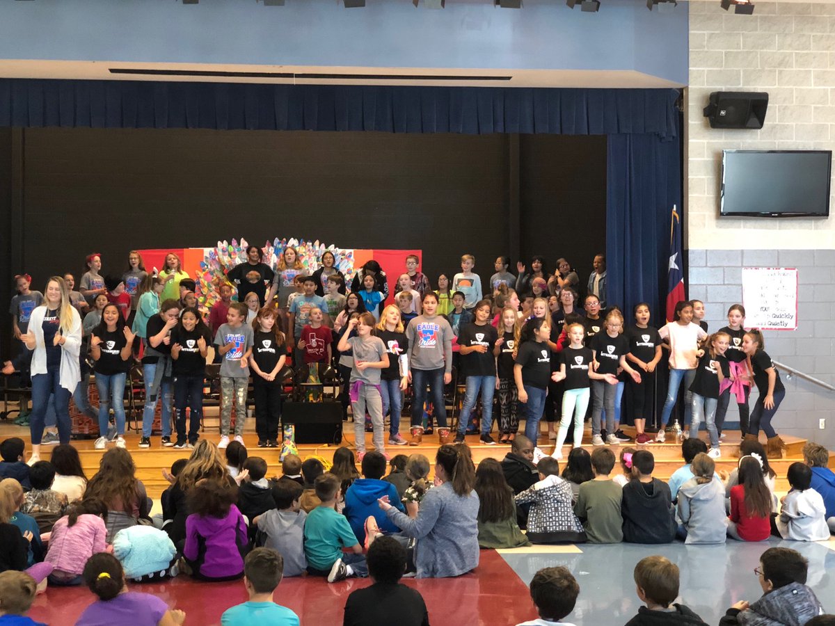 ComalFIT's tweet photo. So proud of the #ComalIMSports vball team honored at the FES pep rally today! ��@FEScomal⁩ #wholechild #embracechoice https://t.co/WhYZmuKPN2