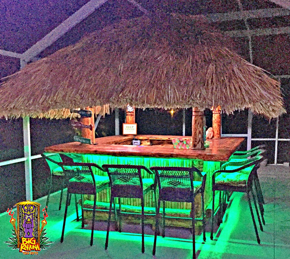 Palmhut's tweet photo. Tiki Hut Bar on Lanai with LED lighting: https://t.co/jb8lAdb4Os

#PalmHuts #tikihuts #tikibars #tikirepair #rethatch #TikiHutThatching #tikihutrepair #Florida https://t.co/JitHEQpXwr