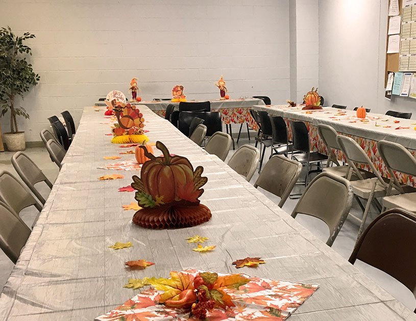 wemakepaint's tweet image. Happy Thanksgiving week to all. We were able to end the week with our annual pot luck lunch of traditional turkey, sides (and ribs😉)!