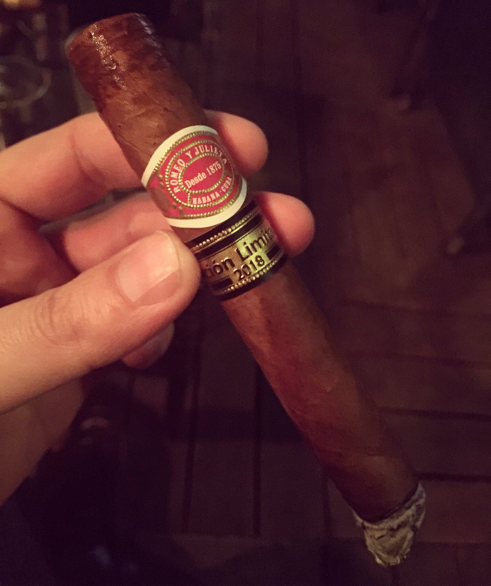 Romeo y Julieta Tacos (2018 LE)
Seen mixed reviews on this cigar, but I’m not sure why. It’s true to the marque, medium-bodied and a good size. What’s not to like?
Maybe some people are still pining after the Romeo Deluxe (2013)?