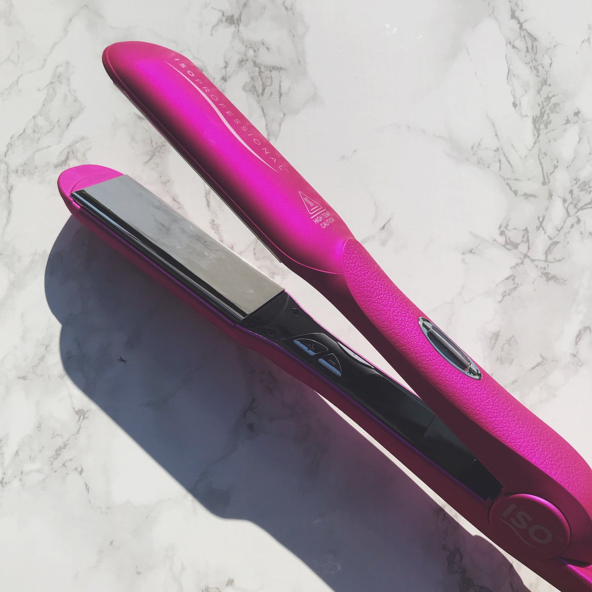 ISOBeauty's tweet photo. 💖NEW PRODUCT ALERT💖 Say hello to our gorgeous Gold Collection 1.5" Pink Digital Infrared straightener! #Beauty https://t.co/6RKxh8q1Hu