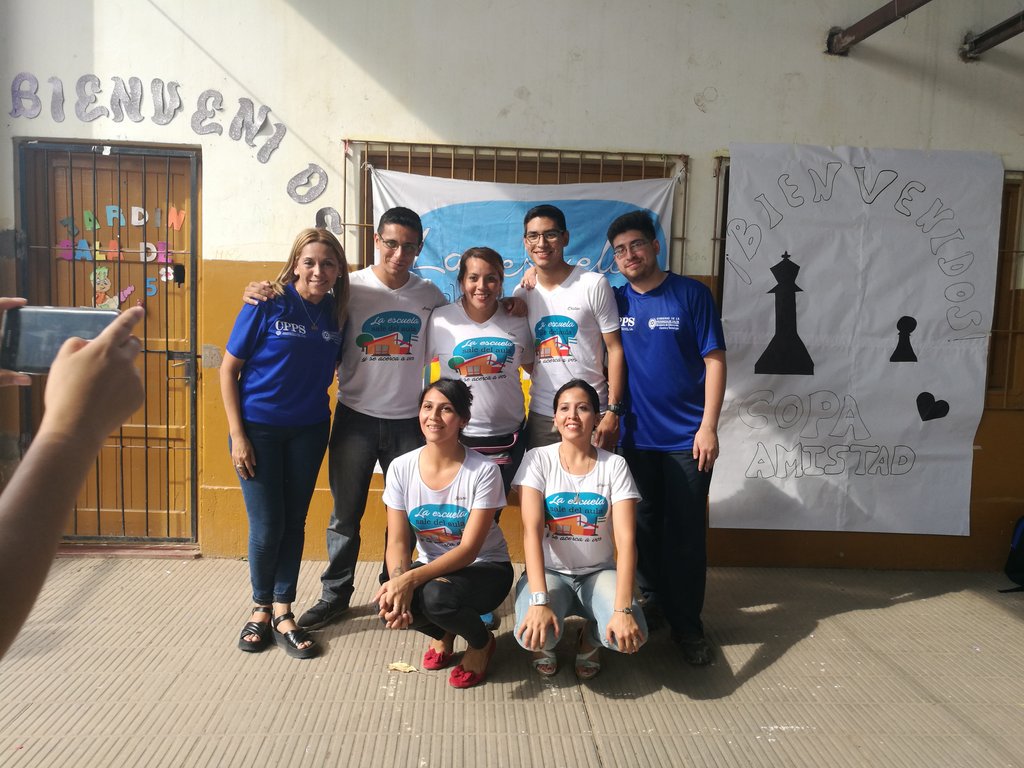 ChocobarKarina's tweet photo. El equipo de la #ESA acompañando al profesor de ajedrez y los alumnos en esta "Copa amistad" #AjedrezEducativo junto a la coordinadora @lescano_marite. @aniberruezo @fguillesaavedra @matiaszaki16 @AlancayDel @artydance23 https://t.co/wccOnPcpTL