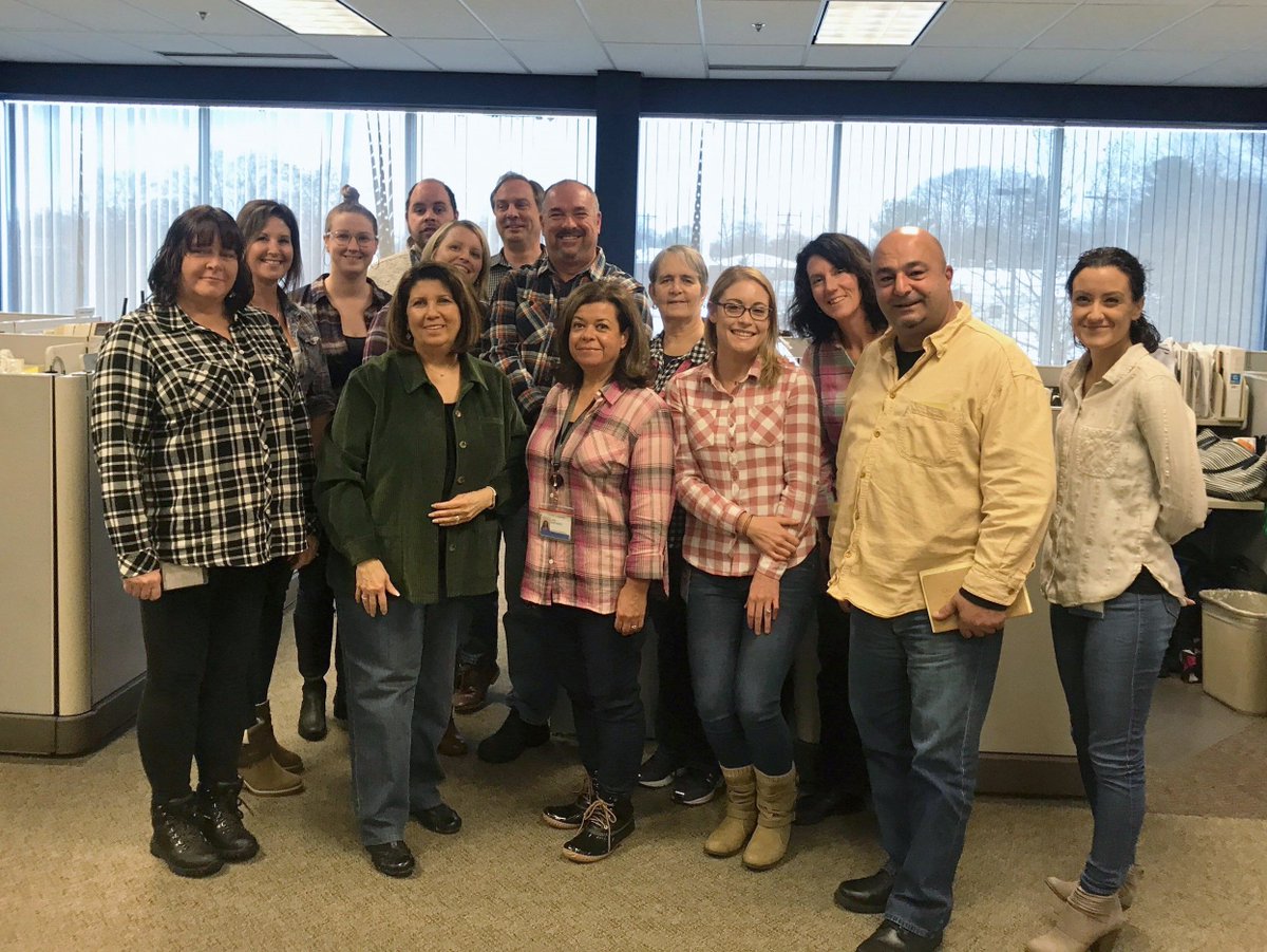 GemlineProducts's tweet photo. Feeling cozy on #FlannelFriday! https://t.co/vTOjXV73Zr