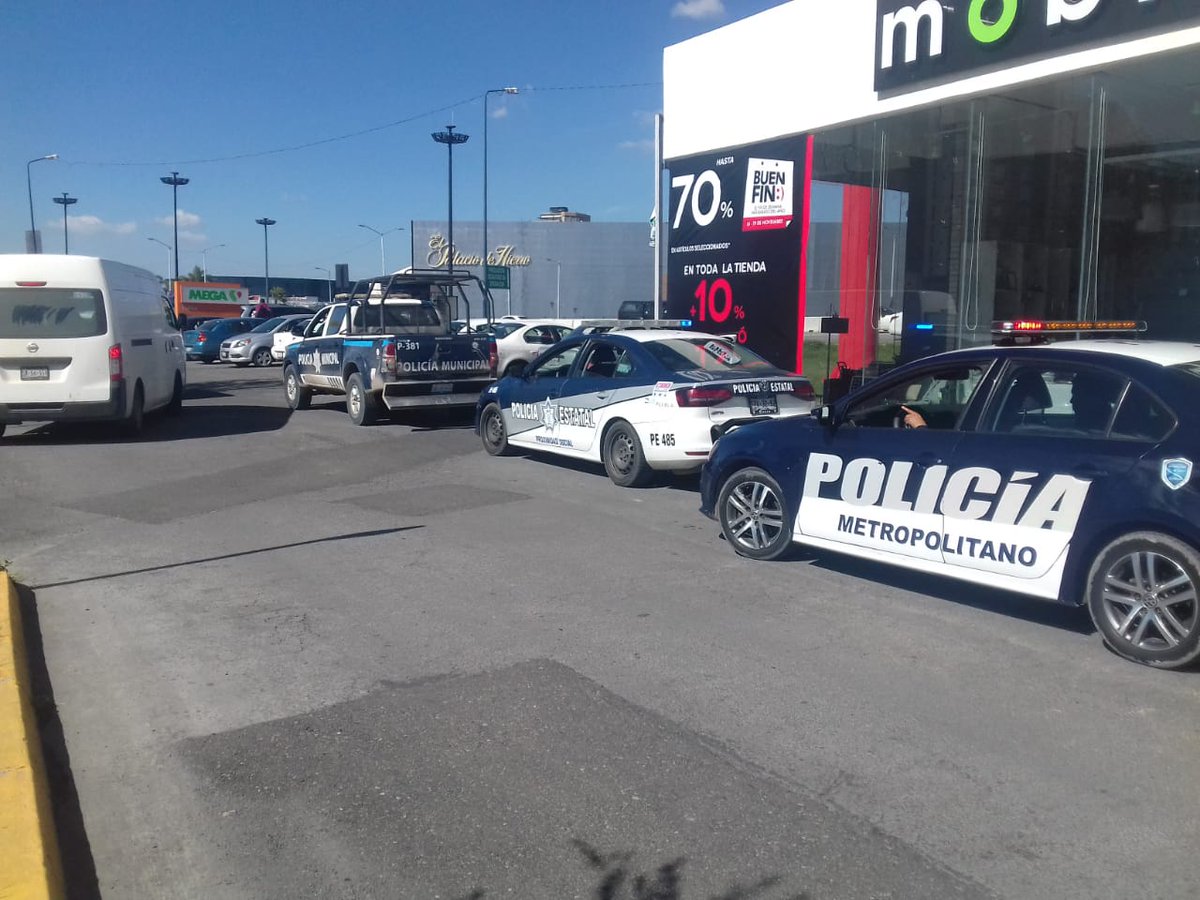 SSPPCSnAndresCH's tweet photo. #Entérate 👉🏻 Derivado de los hechos ocurridos en días pasados y con la finalidad de reforzar la seguridad en la zona de la Vía Atlixcáyotl, implementamos el #Operativo #EscudoZaragoza en coordinación con @SSP_Puebla, @SSPTM_Puebla. 

#ValoresQueHacenGobierno
#Estado #Puebla https://t.co/y8D2w2Da1p