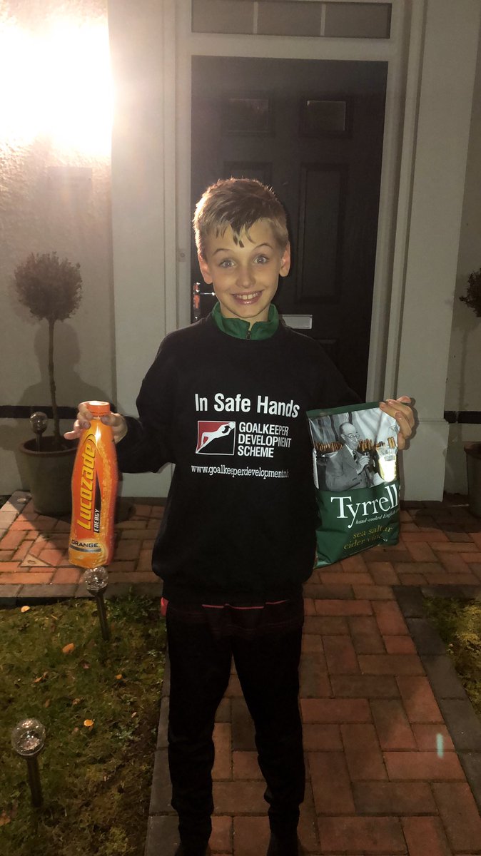 alexheer85's tweet photo. Troy got nominated for keeper of the night at the Goalkeeper Development Scheme. I think he wants to be sponsored by @LucozadeSport or @Tyrrells 😂#Safehands #grassroots #keeper #goalkeeper #reush #oneglove #J4k https://t.co/RwLt6mPiJg