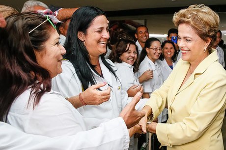 editor_inhem's tweet photo. "Ayudar al que lo necesita no sólo es parte del deber, sino de la felicidad", palabras de nuestro apóstol que reflejaron nuestros médicos en su gigantesca labor con el pueblo 🇧🇷🇧🇷
#CubaCoopera
#CubaEsSalud 
#MaisMedicos https://t.co/JpEiibDJsY