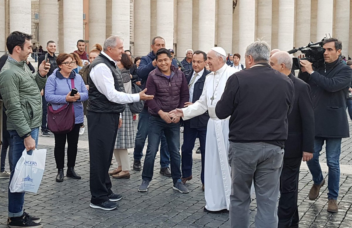 acatholicherald's tweet photo. Pope Francis made a surprise visit to a mobile health care facility set up in St. Peter's Square to serve the city's homeless and poor. 
https://t.co/WtxBkO4ul9 #MercyFriday #WorldDayofthePoor https://t.co/KIwH4M6y3v