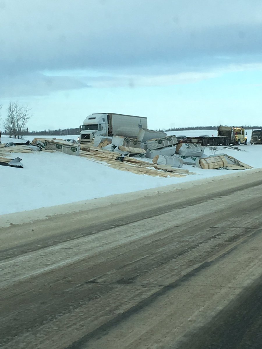 ckeylock's tweet photo. Northbound #QE2 very slow from Red Deer to Edmonton. Expect to travel 70km/hr. Roads are crusted with ice. Multiple cars in ditch, very bad stretch N and S of Ponoka. Slow down! #ABROADS https://t.co/lHquUsJWrh