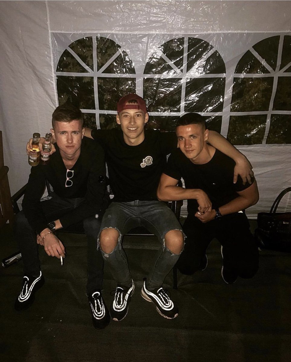 Jack_Roberts_3's tweet photo. Happy 21st @Danny_Donnelly_ have the best night g , love ya xx https://t.co/KYmk7nefmx