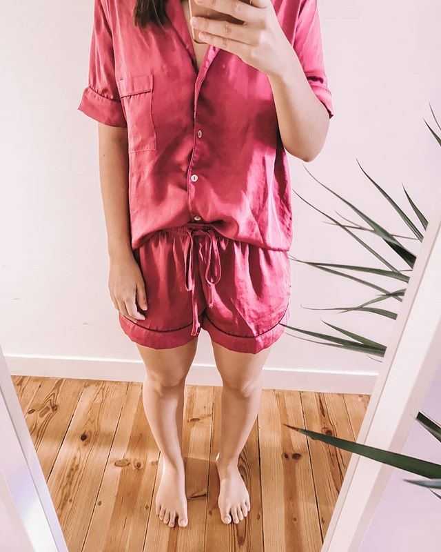 bloglogiapt's tweet photo. Sou só eu que se pudesse andava sempre assim em casa? Uma coisa que me tira do sério é as casas em Portugal terem péssima climatização (e viver num prédio com mais de 80 anos também não ajuda, por muitas obras que se façam no apartamento). Quando vou de … https://t.co/tcyR48wTRi https://t.co/946NaNLyqQ