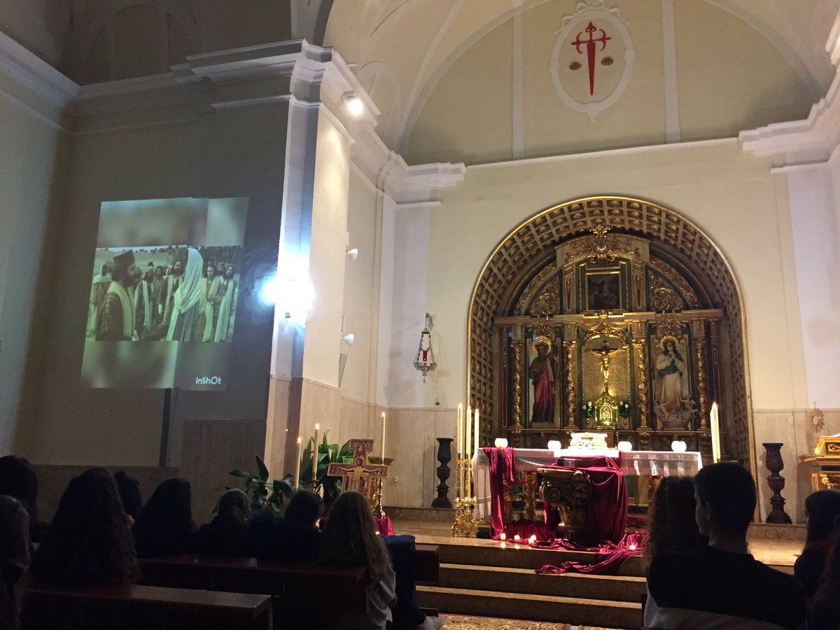 arcijoven's tweet photo. Postrados a tus pies los #jóvenes del #ArciprestazgodeQuintanar queremos adorarte Jesús https://t.co/Xw31FduWl0