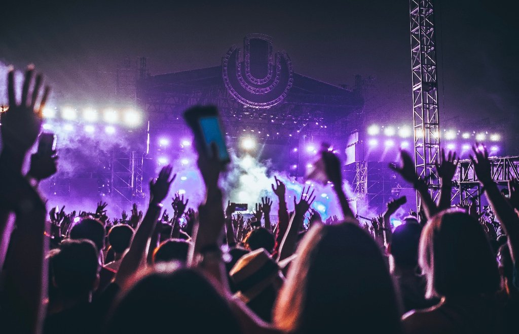 evzdrop_music's tweet photo. Evzdrop knows that music is better together, that's why we built an app that allows you to listen to music together in real-time.  Download Evzdrop and jam out with your friends!
#evzdrop whatareyoulisteningto #experiencelifethroughmusic #musicapp  #listentogether https://t.co/r6QRjoWpnD