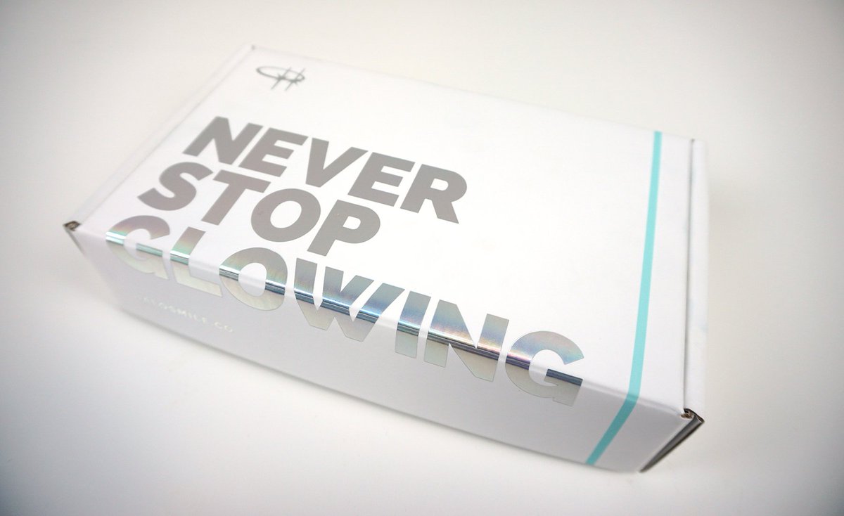 halosmile_'s tweet photo. Can we get a drumroll please? Introducing our NEW box! Just in time for the end of our Kickstarter campaign- a white box to match a white smile 👼 All kits will be shipped in these boxes starting today🤗
.
.
.
#NewBox #HaloSmile #diftt #toastyig #Kickstarter https://t.co/IudVN3PRmA
