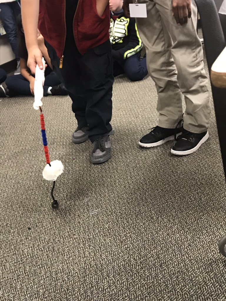 BThomassci's tweet photo. #stemchallenge Oldmixonโs class made simple machines using their knowledge of magnetism to solve a problem. โHelp my back by creating something that can pick up all the paper clips without using your handsโ @Horn_Dream_Big #hornSTEM https://t.co/NsVG6pcHMD