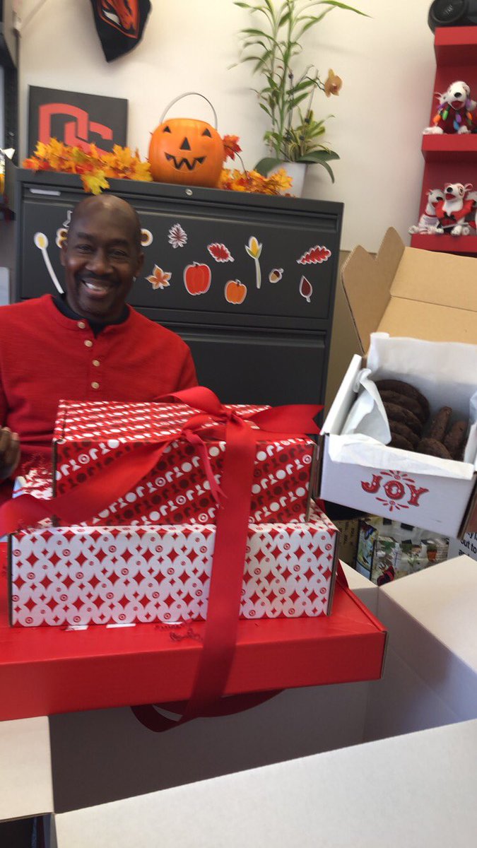 VincsonGreen's tweet photo. #sharingJoy! #Thankyou! #TargetHQ #pavingthewave https://t.co/VAFFymodNP
