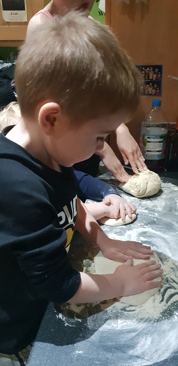 BPSMrsSNiven's tweet photo. In the Niven house we made our own pizzas for dinner tonight. Kids loved preparing and making their own dinner and was so nice to spend some quality family time together #familytime #lifeskills #lotsofmess here's the link to the recipe we used. So easy https://t.co/6KS6txuutd https://t.co/tvBVW2yQiI