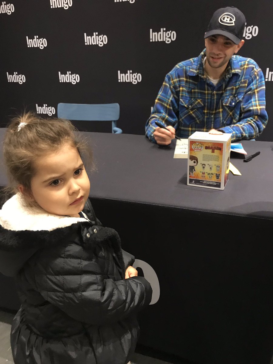 Mira got a chance to meet her favourite voice character today. Only problem is he didn’t look anything like hiccup and had both his legs 😁   @BaruchelNDG #howtotrainyourdragon #chaptersindigo