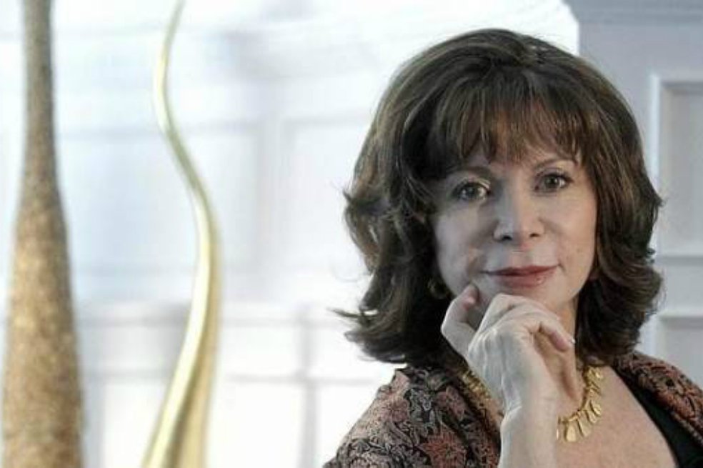 elespectador's tweet photo. El premio nacional de literatura de EEUU reconoce la obra de Isabel Allende https://t.co/vteyB7IAI0 https://t.co/t9Dzf0rPtw