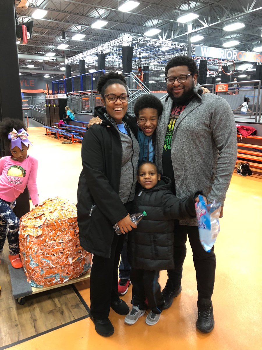 PtaCougars's tweet photo. Family Fun Night at Sky Zone is always a blast!! #CESPTA  #EngagingFamilies @leahmackeypink https://t.co/rbM9Bagvi2