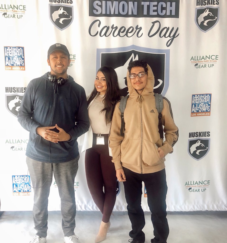 la_loureen's tweet photo. Incredible honor to share my career journey with the students of #SimonTech today! Lesson of the day~> the unconventional path is worthwhile 💛 Special thanks to these young ambassadors for welcoming me! #leadersoftomorrow #watts #careerday https://t.co/sSOXJMdQaf