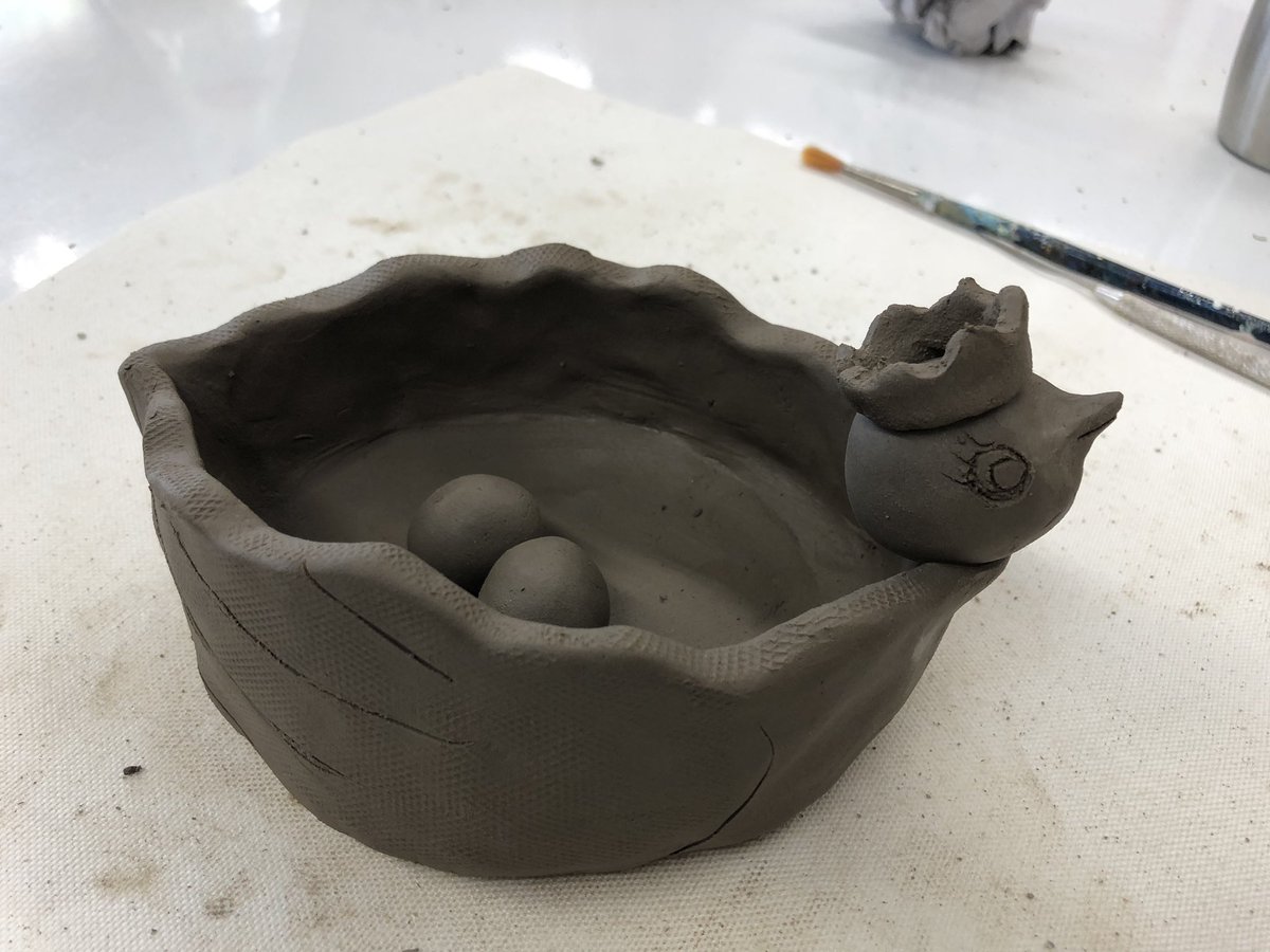 shim_minhee's tweet photo. A1: I only put a little bit water, but I can clean out the cracks on it. This is a power of the teachers. #KORCOSIEC18 https://t.co/yFqZP3EZ1B