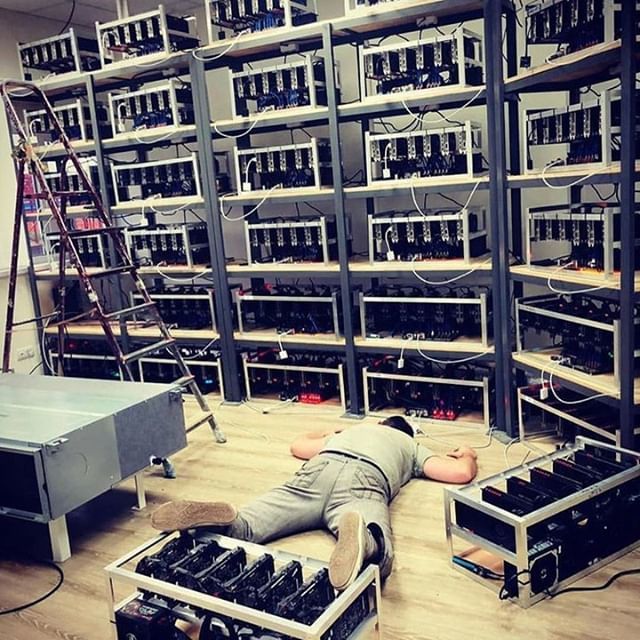 Marketing906's tweet photo. “Workaholic”😩 Sorry I have not been replying messages here. I am now open for whatever  information you may need
You can DM now...
#blockchain #bitcoin #bitcoins #bitcoinnews#bitcoinmining #hold #hold #ethereum #girls#bitcoingold #bitcoinexchange #bitcoincharts #bth#ethereum… https://t.co/Bs2ZCjsKMT