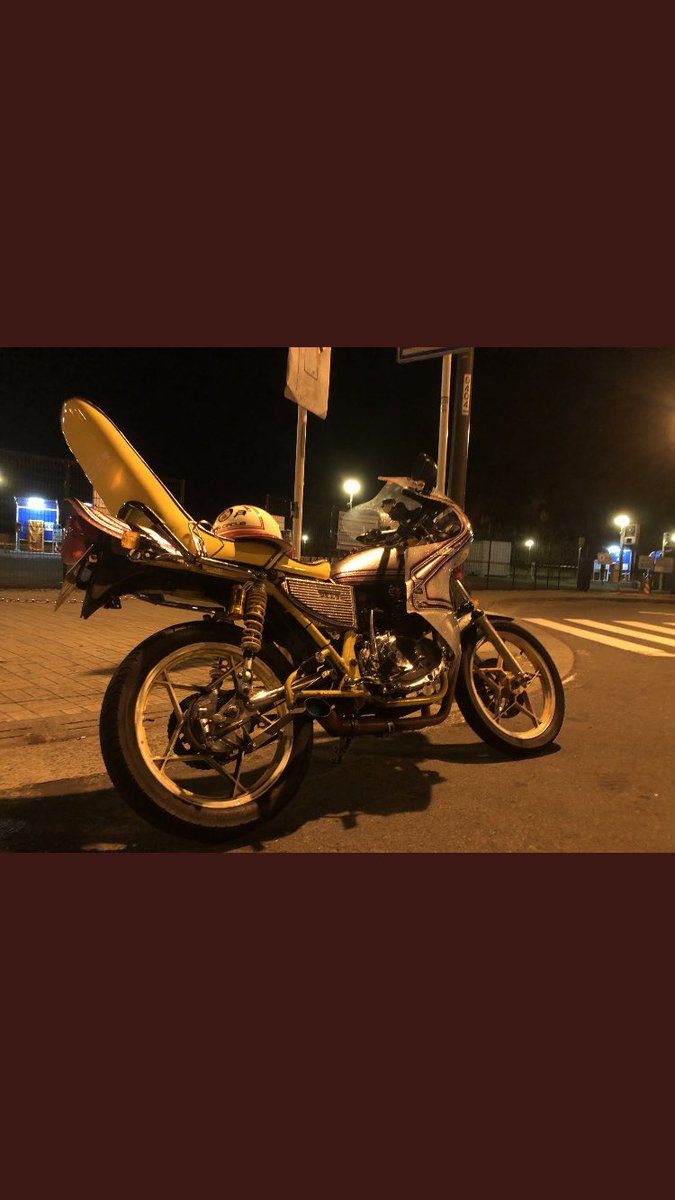tsubasa4026's tweet photo. GSが盗まれました

神奈川県大和市で昨日夜中の犯行

止めてる場所も場所なので知ってる人もしくは尾行、下見済みだと思います

なにか情報、似ている車体等見かけましたら連絡お願いします

大切な先輩のなので絶対さがしたいです！全国のバイク乗りのみなさんよろしくお願いします！
鬼拡散希望 https://t.co/vaWKYWtHcq