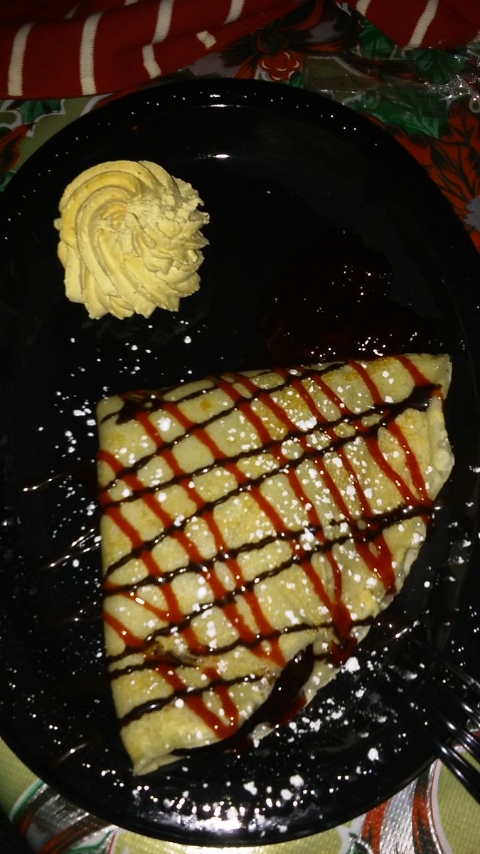 doolgh's tweet photo. @knots. Had so much fun last night at the Annual Passholder party. So glad the Turkey bits are back and always love the Crepes. The light are beautiful on the fountain and love the lights trees. #MerryFarm. https://t.co/dm9C64BxeI
