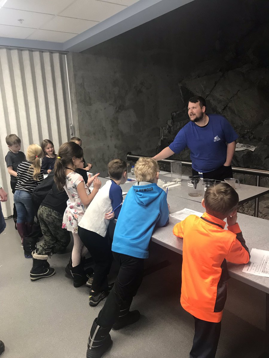 2KMorrisAcademy's tweet photo. A successful field trip to the Geocenter! #experiments #nlscience #Geocenter https://t.co/hkdAWqR3O8