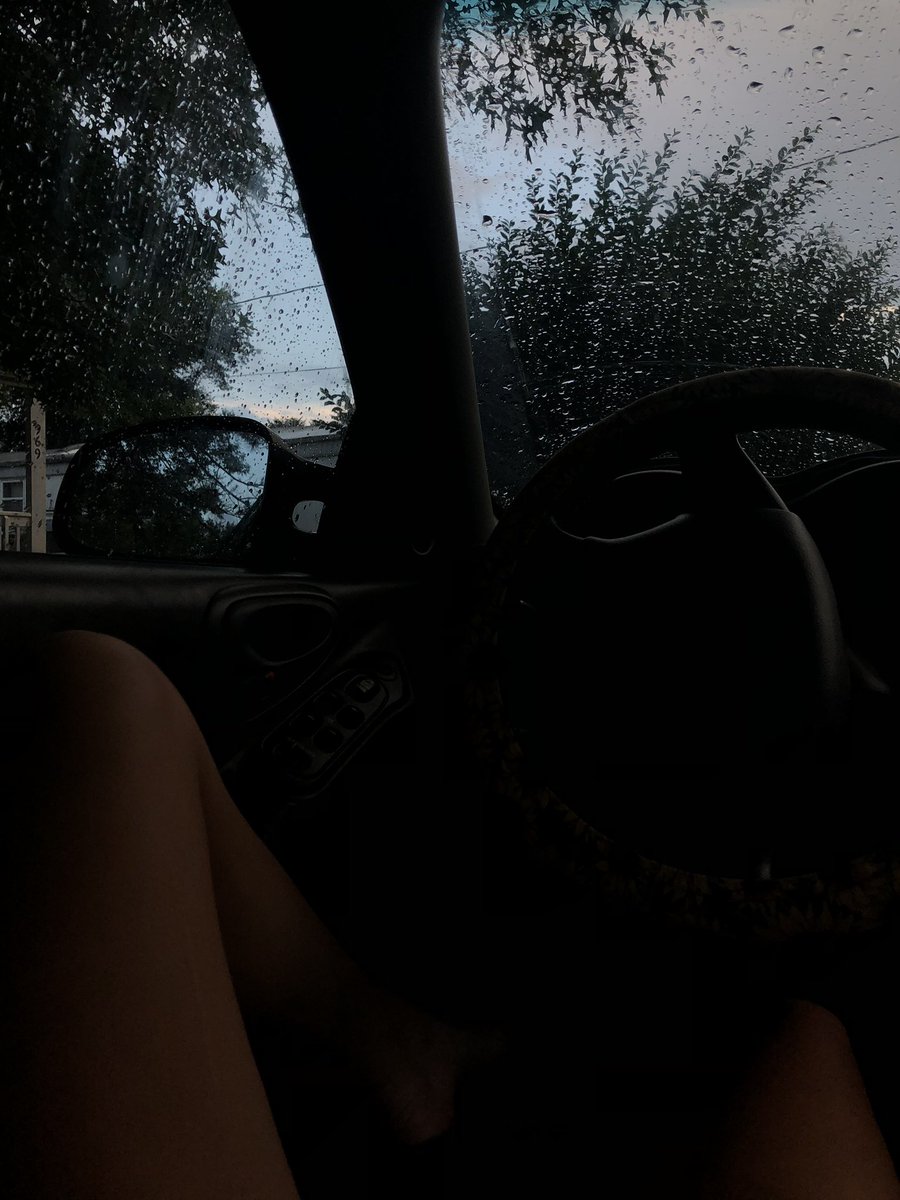 biancarroberson's tweet photo. #30daysofthankfullness day sixteen: my dear 2001 pontiac grand am gt with a salvage title and 160,599 miles on it. i love this car and its sunflower steering wheel more than anything. it certainly isn’t the most reliable but it gets me to and from https://t.co/s52ZsLPlFj