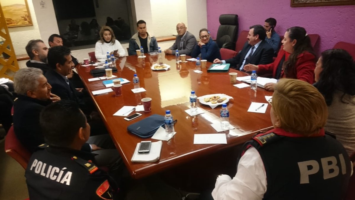 SecretariaIPN's tweet photo. Coordinó mesa de trabajo con autoridades y representantes de los #COSECOVI'S en UPIITA, UPIBI, CINVESTAV, CIIEMAD y CMPL, para solicitar apoyo, en materia de seguridad, a la Dirección Ejecutiva de Protección Civil y Seguridad Pública de la Alcaldía en GAM. @lcastuerahector https://t.co/95qgvvOvZx