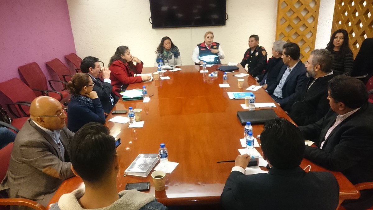SecretariaIPN's tweet photo. Coordinó mesa de trabajo con autoridades y representantes de los #COSECOVI'S en UPIITA, UPIBI, CINVESTAV, CIIEMAD y CMPL, para solicitar apoyo, en materia de seguridad, a la Dirección Ejecutiva de Protección Civil y Seguridad Pública de la Alcaldía en GAM. @lcastuerahector https://t.co/95qgvvOvZx