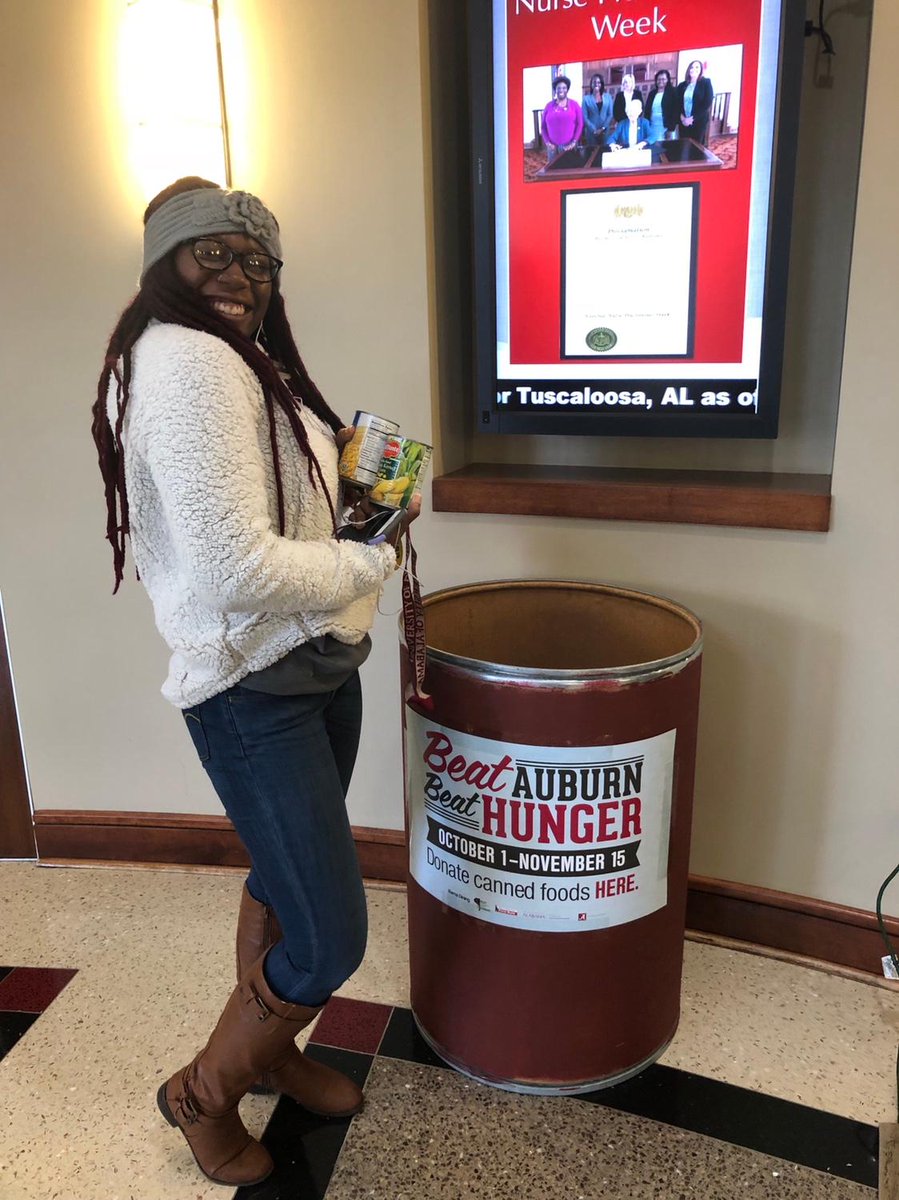 UofAlabama's tweet photo. To our #UA students – we couldn’t make @UA_BABH happen without you!! 😁 A huge thank you to these students in @UaDeptBSC   for helping us beat Auburn + help feed West Alabama! 💯 ICYMI: Total pounds raised by #UA ➡️ 309,194 🥫 #RollTide https://t.co/YLp6RS5LBP