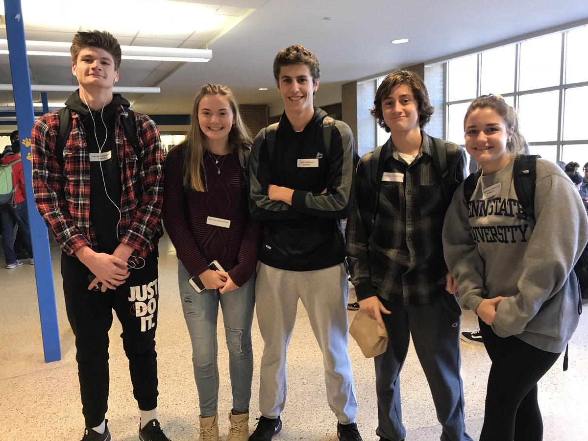 dasd_dhsw's tweet photo. The Whippet Wellness Team distributed positive affirmations to students. Focusing on being kind and boosting self-esteem. #whippetpride #DtownWellness #DowningtownCTC https://t.co/3bfWtDINn0