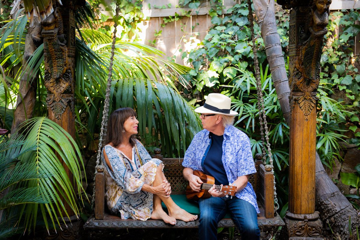 Just hangin around with my favorite person, waiting for the weekend. #fridayvibes #singtome