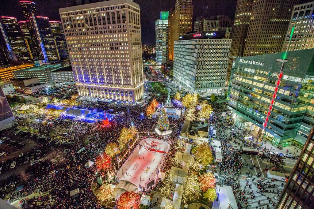Make the Most of Tonight's Tree Lighting in Detroit. ow.ly/lliN30mElRC