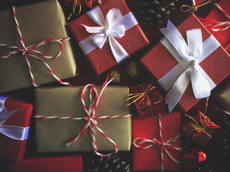 TechRepublic's tweet photo. 4 great gifts for Apple aficionados https://t.co/rqKgWN3Sgz https://t.co/yG41Z5P9UL